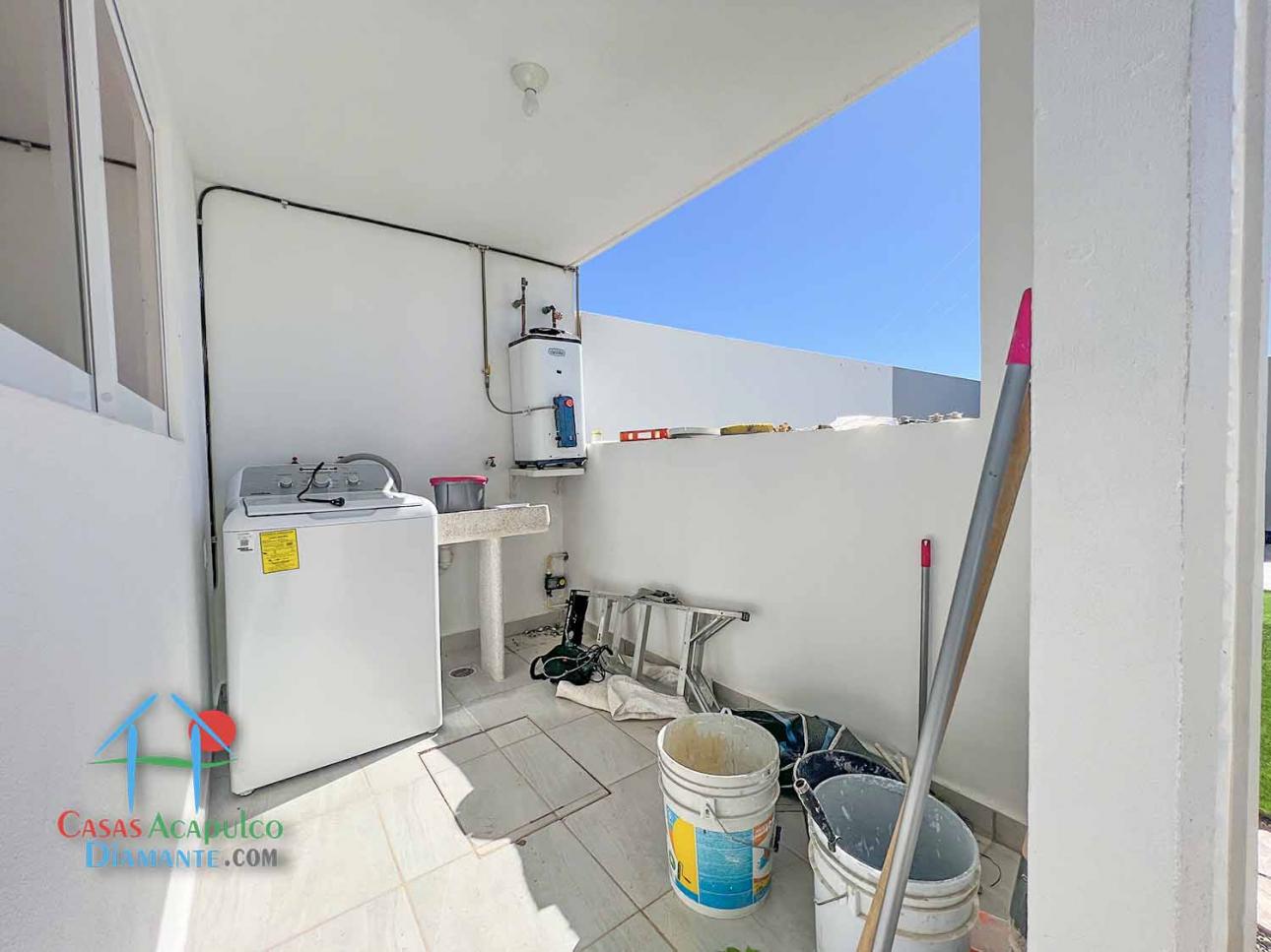 Casa en renta. Incluye mantenimiento. Jardín privado