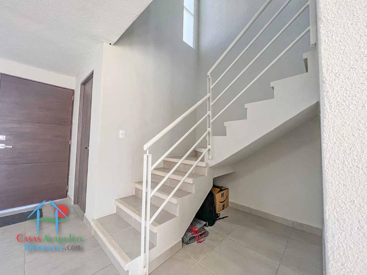 Casa en renta. Incluye mantenimiento. Jardín privado
