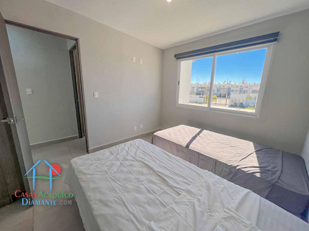 Casa en renta. Incluye mantenimiento. Jardín privado