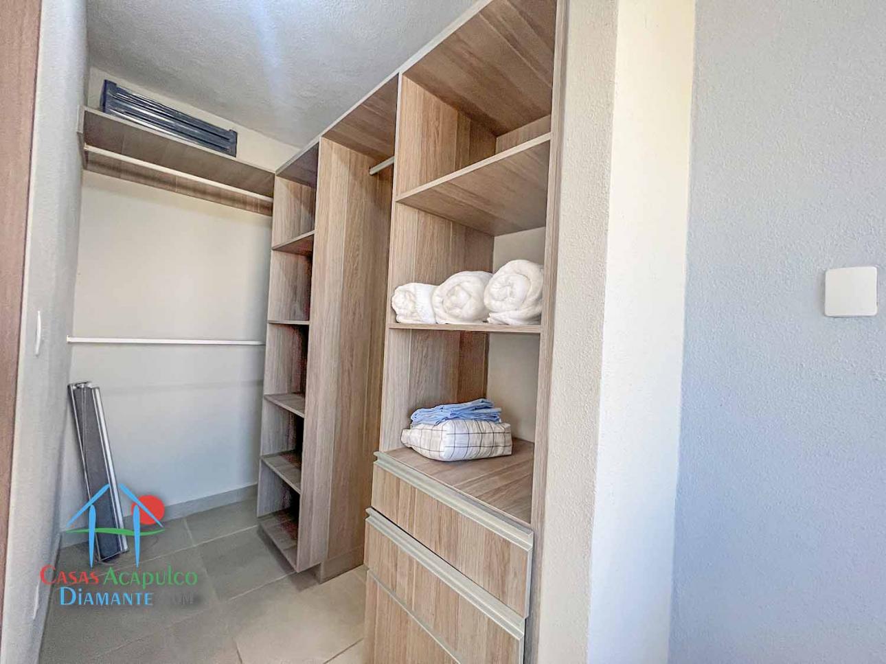 Casa en renta. Incluye mantenimiento. Jardín privado