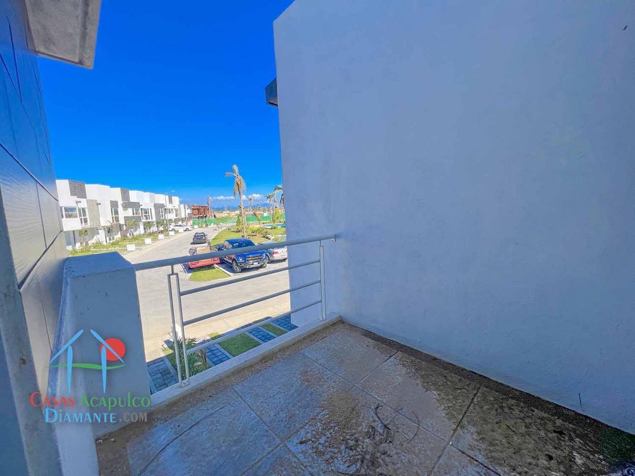 Casa en renta. Incluye mantenimiento. Jardín privado