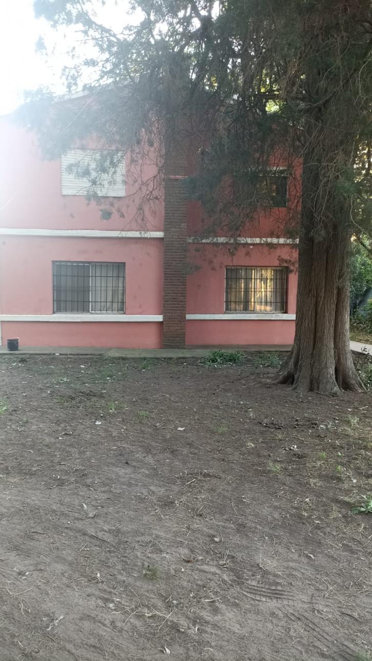 F 775 excelente casaquinta con casi 2400mts 2 de parque