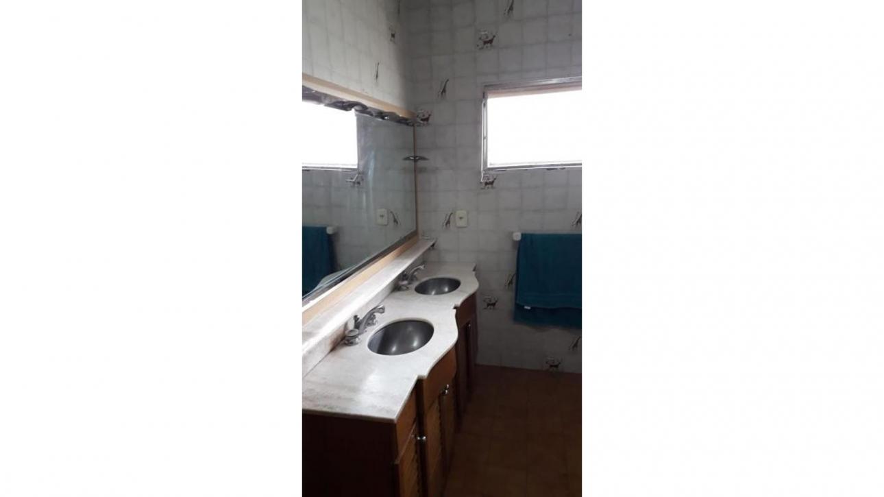 Casa 6 amb. s/2 lotes Tres de febrero