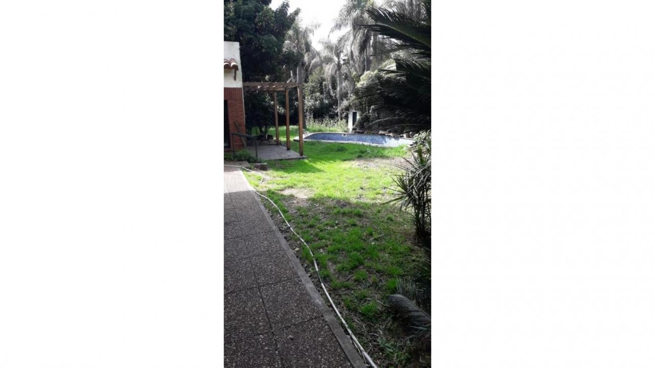 Casa 6 amb. s/2 lotes Tres de febrero