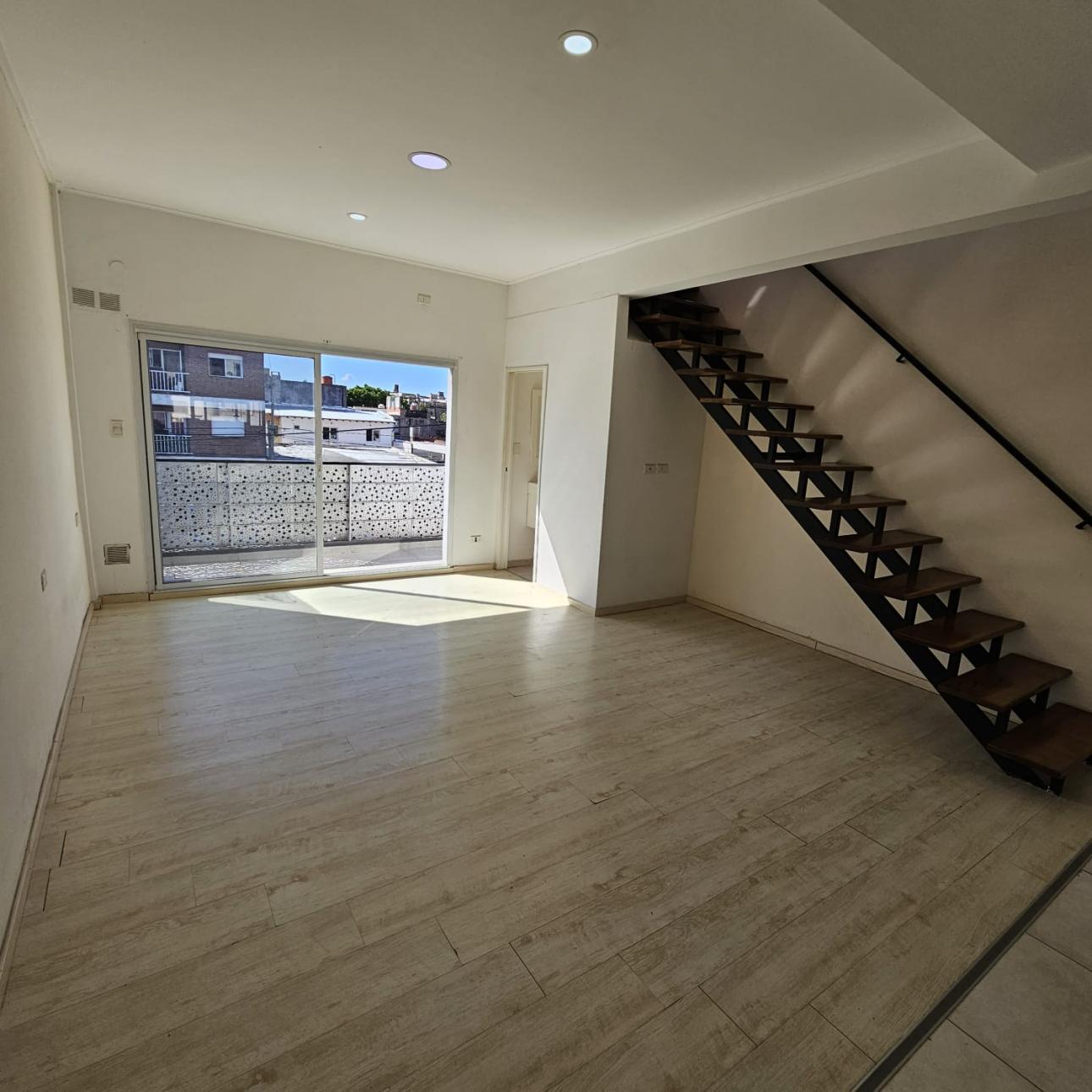 EXCELENTE DEPTO 2 AMB TIPO DUPLEX