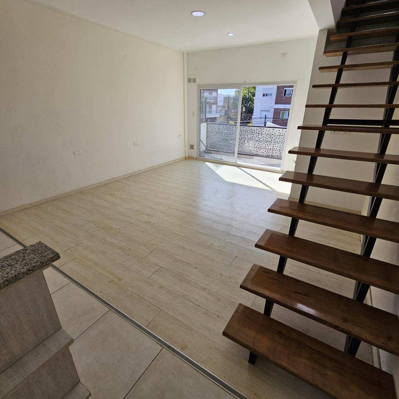 EXCELENTE DEPTO 2 AMB TIPO DUPLEX