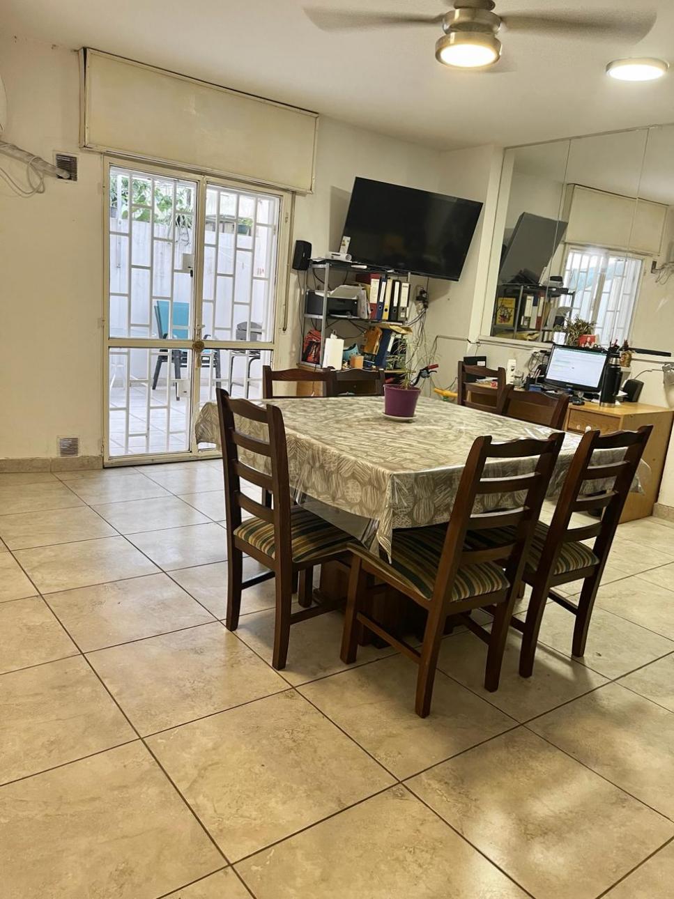 Departamento de 2 Dormitorio con patio en Chacabuco al 200