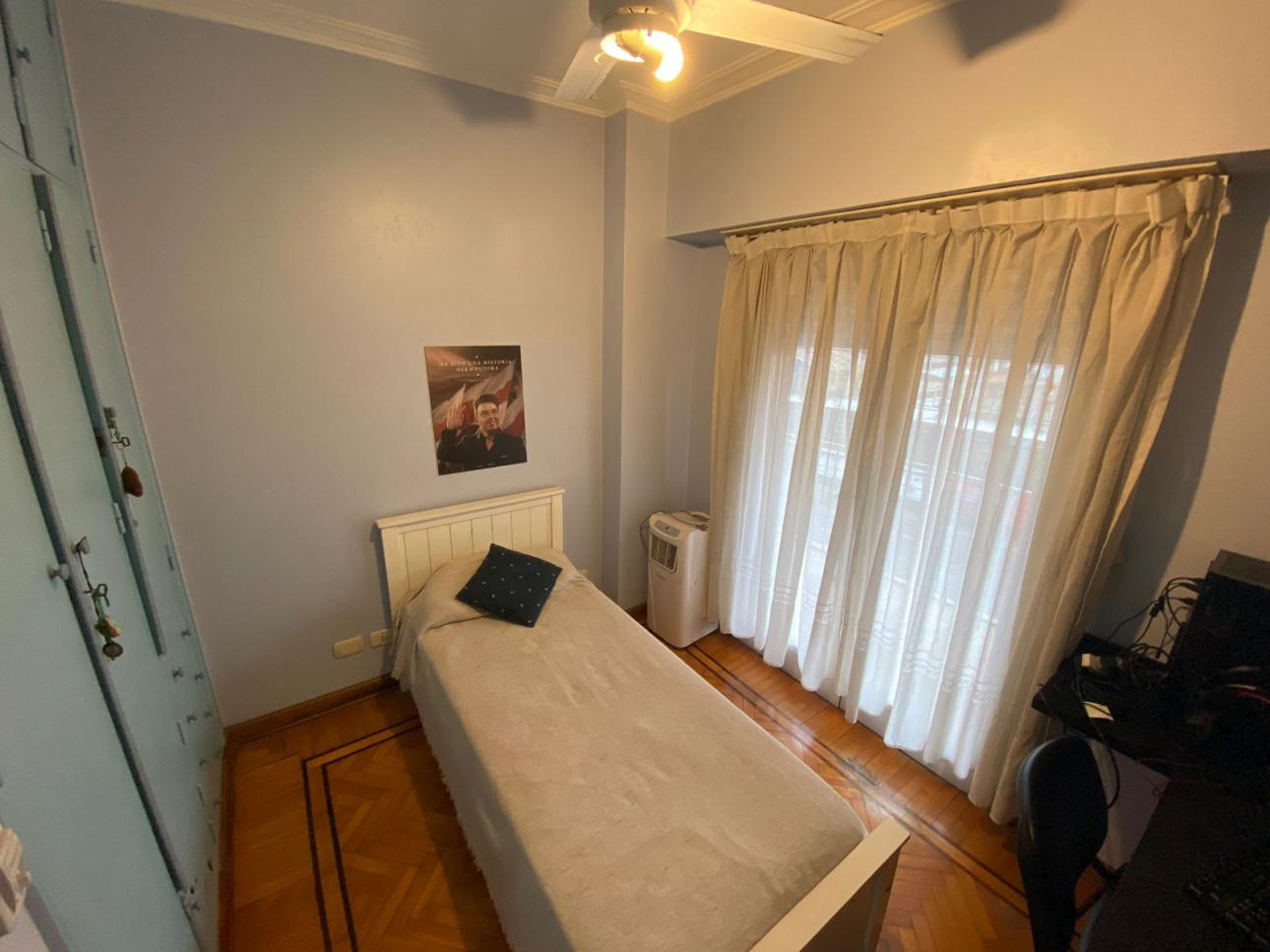 NUEVO VALOR! Chalet de 4 ambientes con local comercial