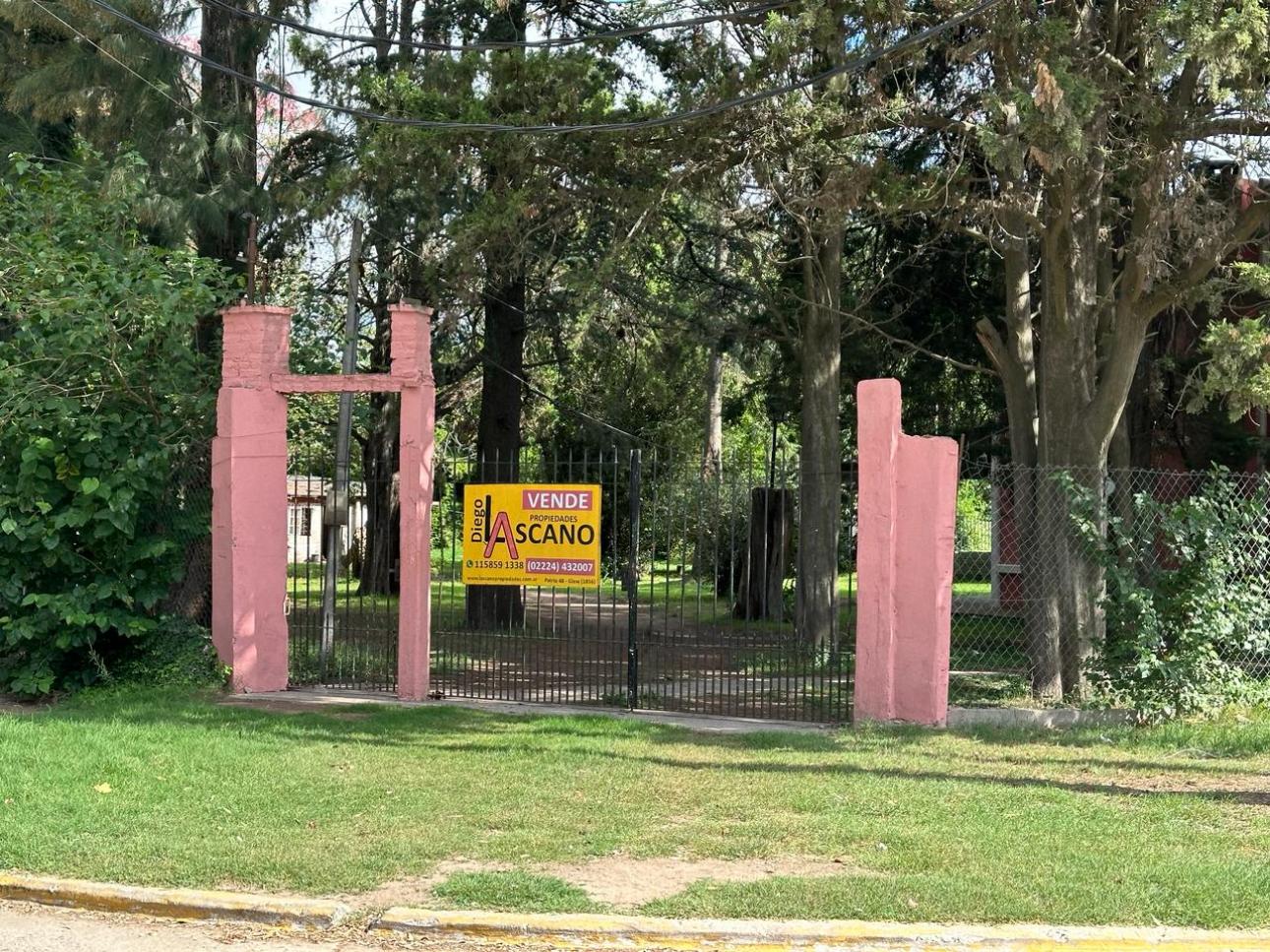 F 775 excelente casaquinta con casi 2400mts 2 de parque