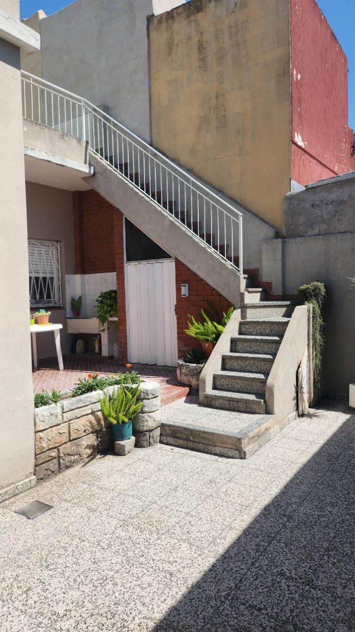 IMPORTANTE CASA EN ESQUINA