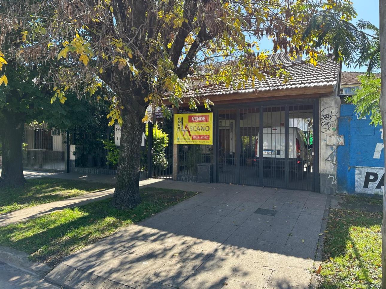 Casa en Glew, Alte Brown