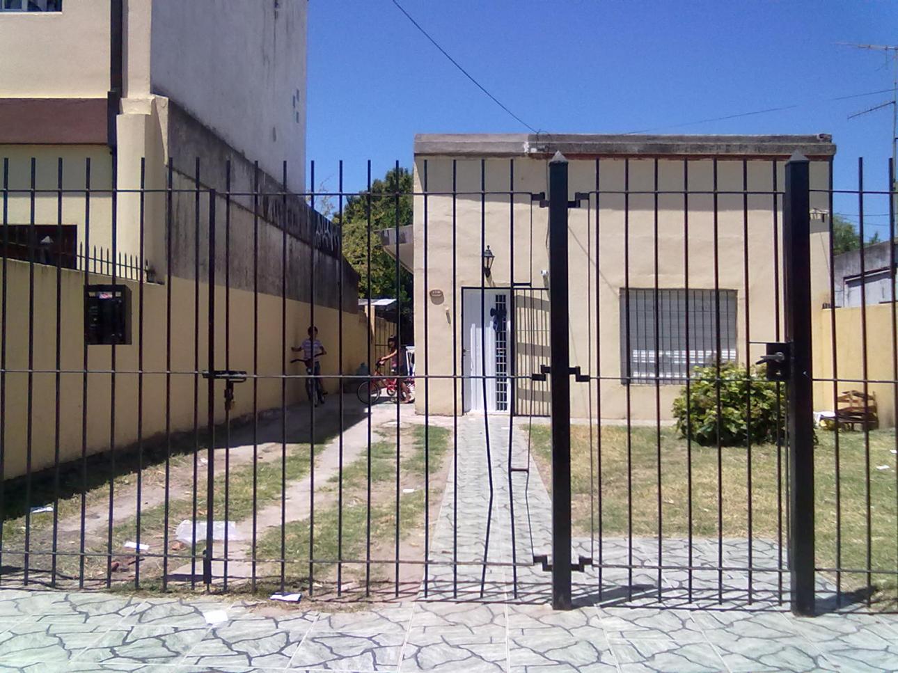 Dos casas en mismo lote ideal para inversores