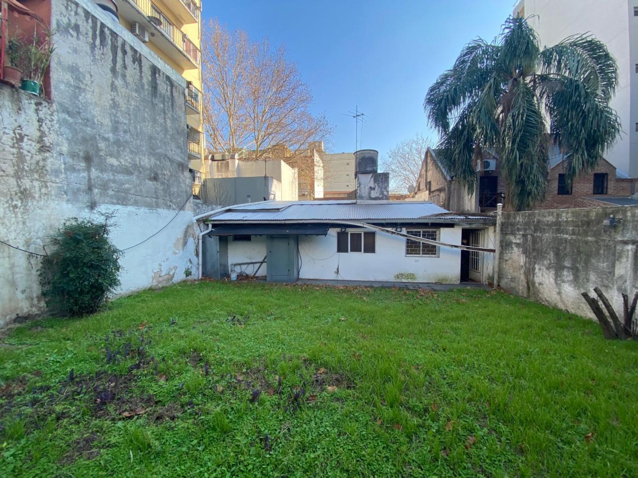 CASA SOBRE LOTE DE 10m X 27m