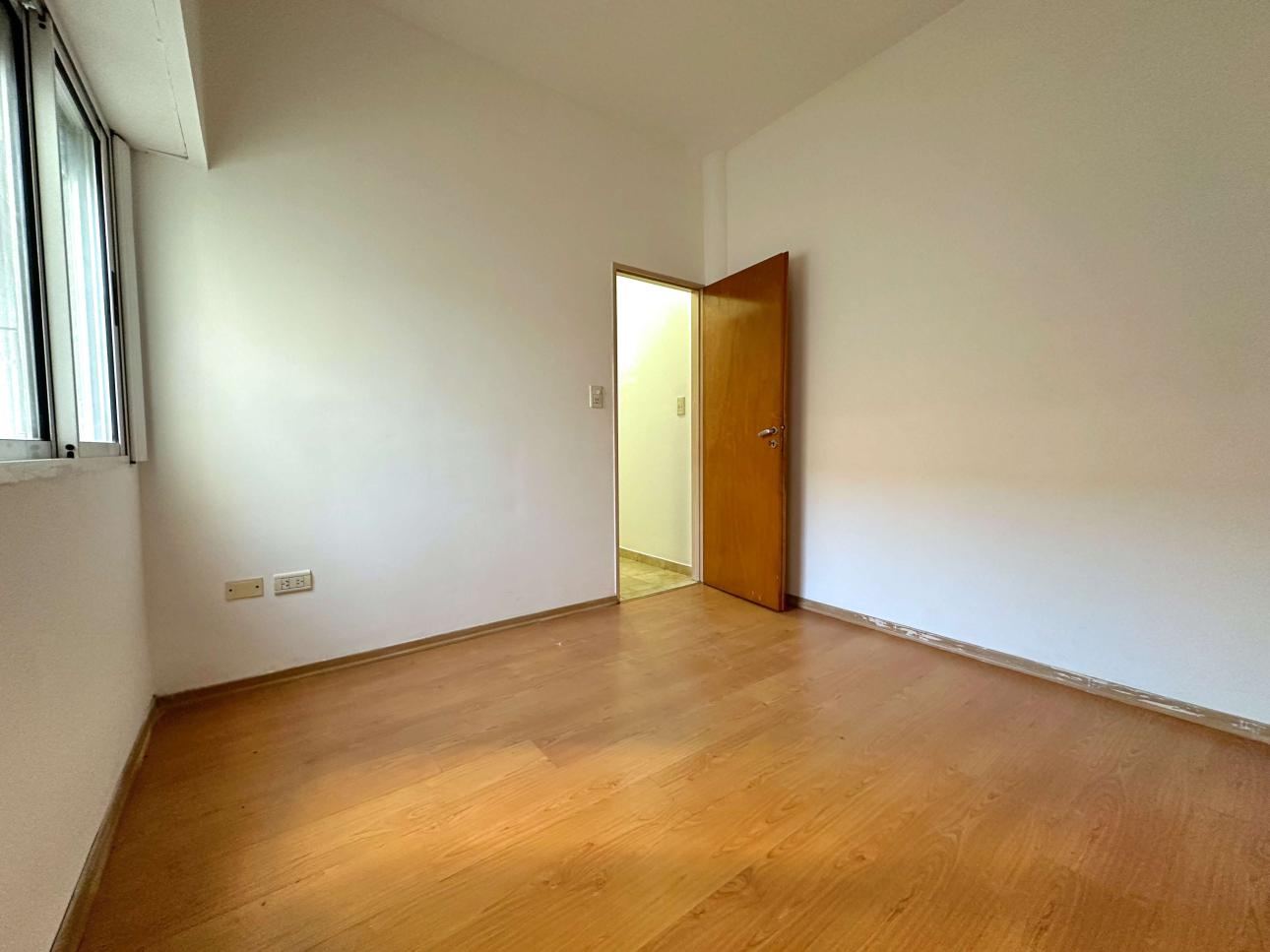 Departamento de 2 ambientes con vestidor y balcon