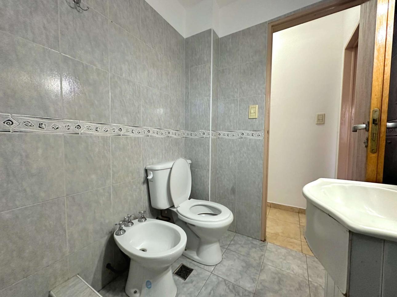 Departamento de 2 ambientes con vestidor y balcon