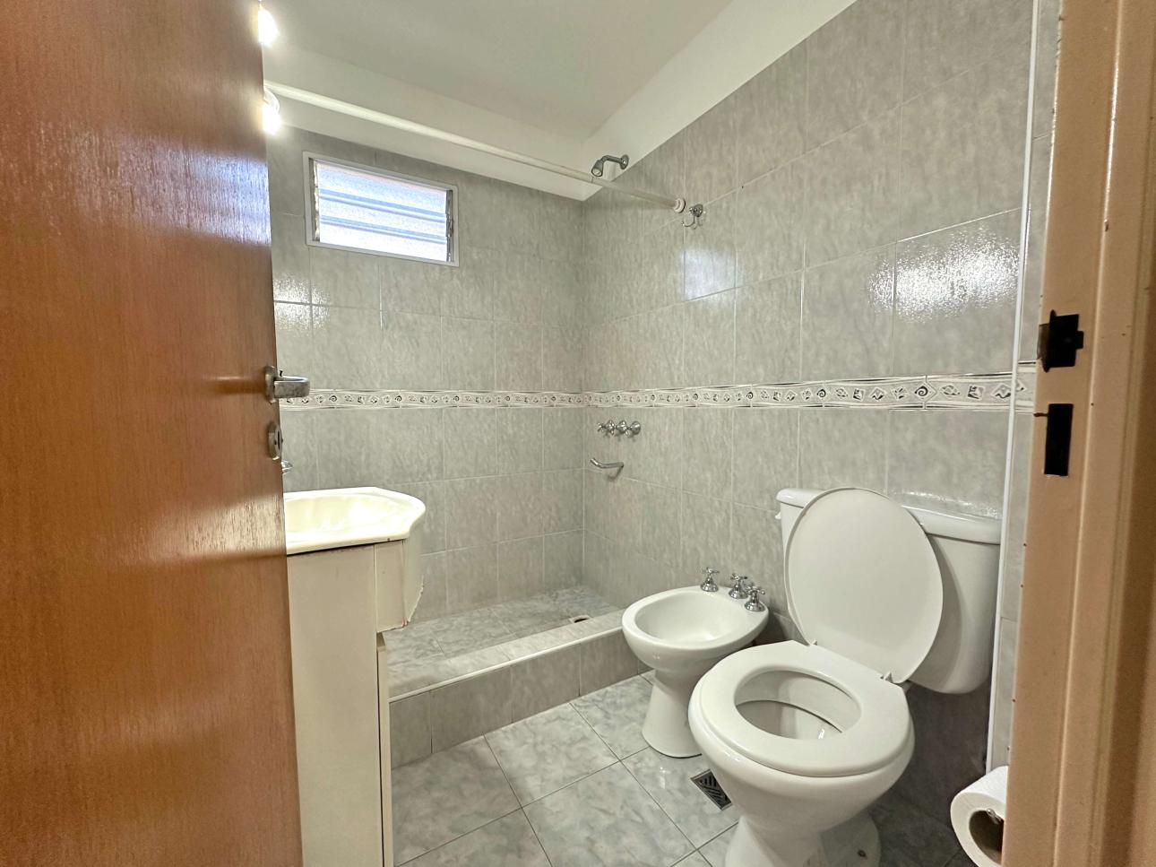 Departamento de 2 ambientes con vestidor y balcon