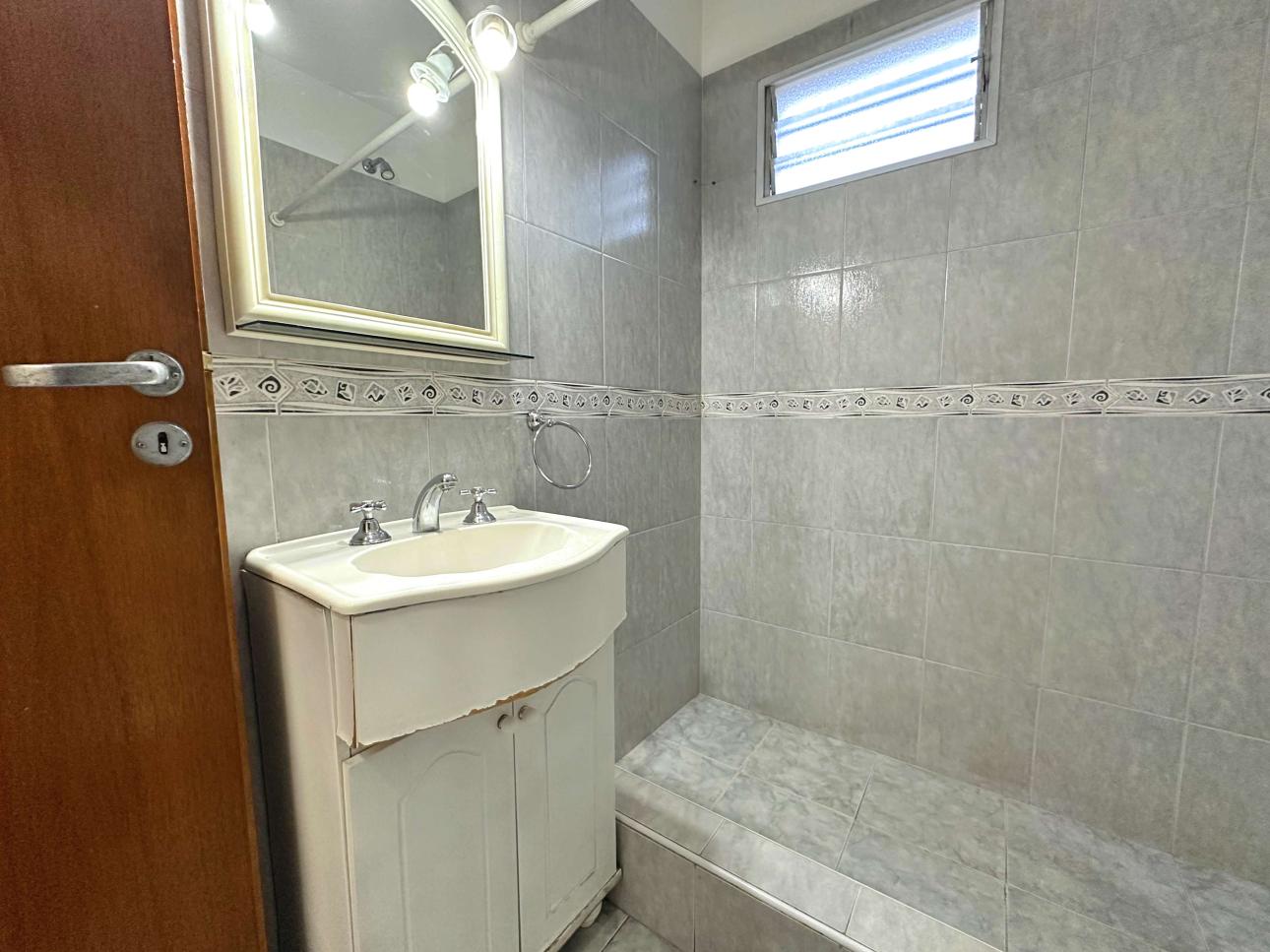 Departamento de 2 ambientes con vestidor y balcon