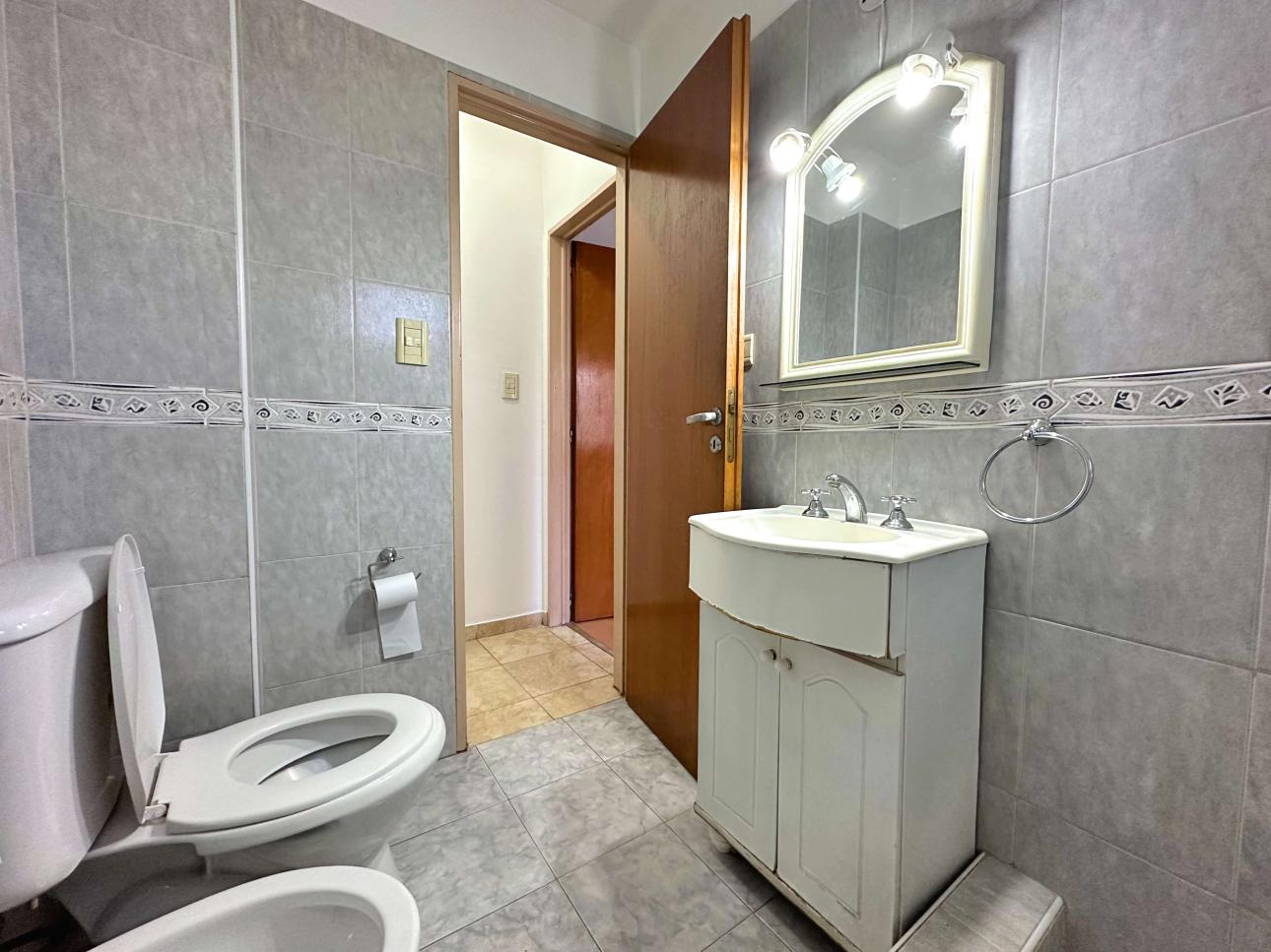 Departamento de 2 ambientes con vestidor y balcon