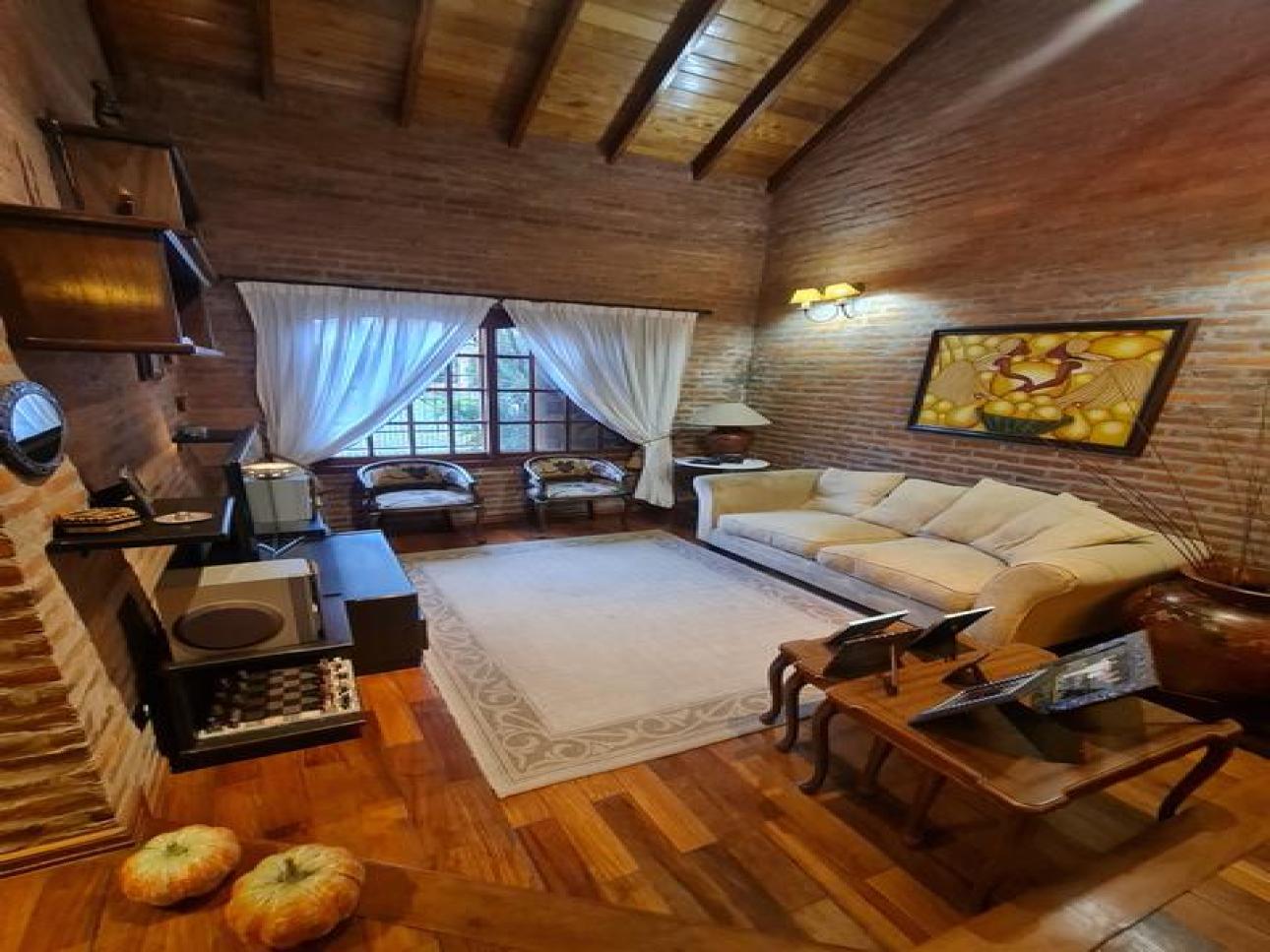 Casa sobre 9 de Julio al 1200