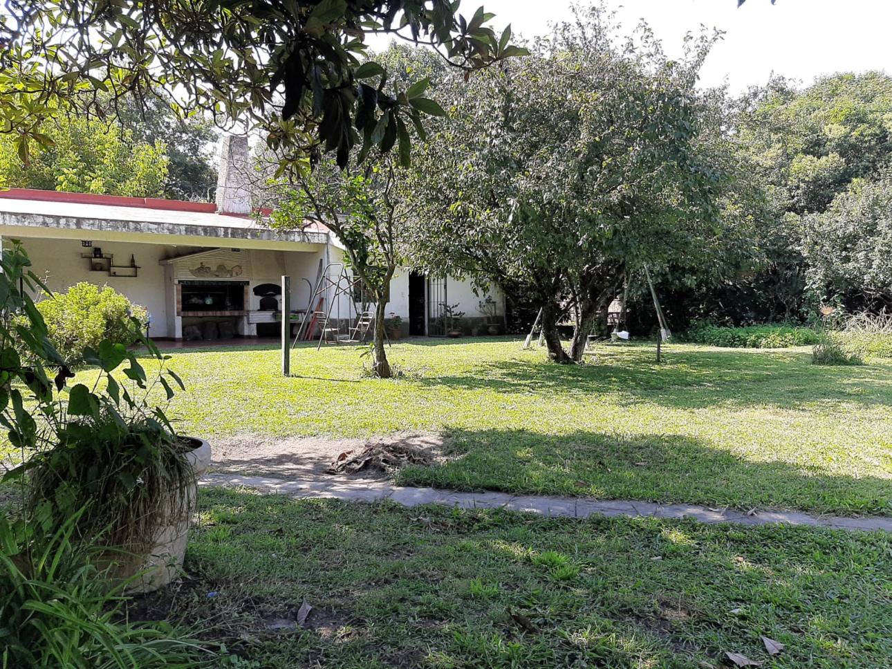 Hermosa casa quinta en el límite de Glew y Guernica