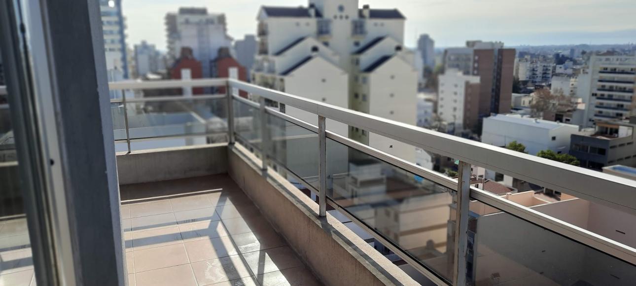 DEPARTAMENTO DOS AMBIENTES CON COCHERA Y TERRAZA PROPIA
