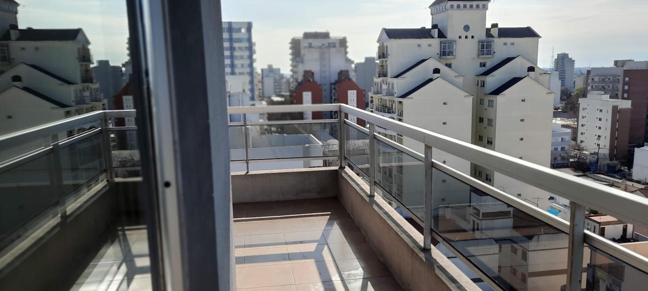 DEPARTAMENTO DOS AMBIENTES CON COCHERA Y TERRAZA PROPIA
