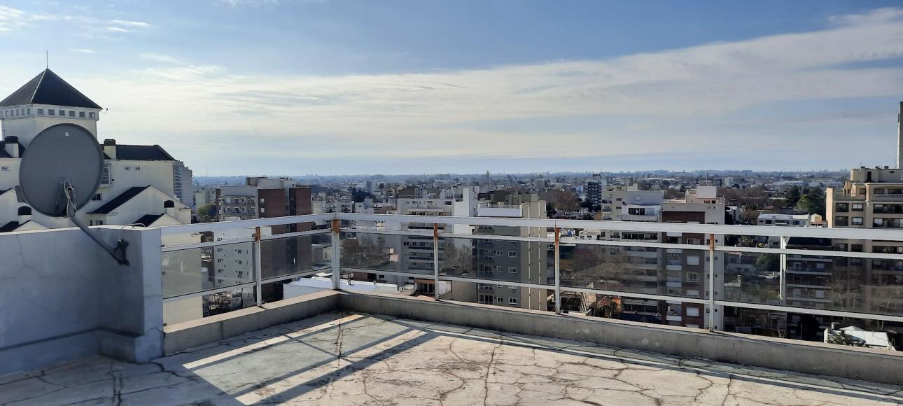DEPARTAMENTO DOS AMBIENTES CON COCHERA Y TERRAZA PROPIA