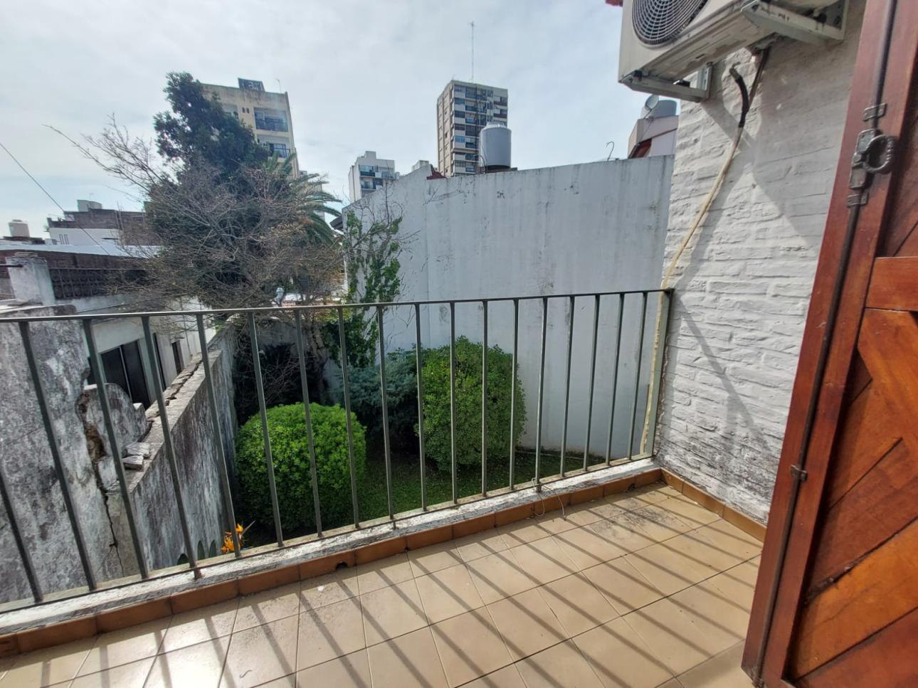 CASA 4 AMBIENTES C/GARAGE Y FONDO