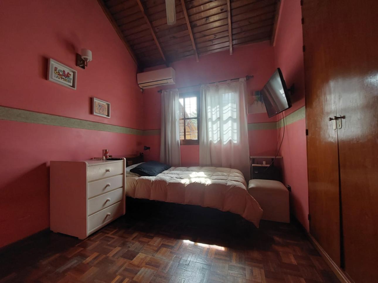 CASA 4 AMBIENTES C/GARAGE Y FONDO