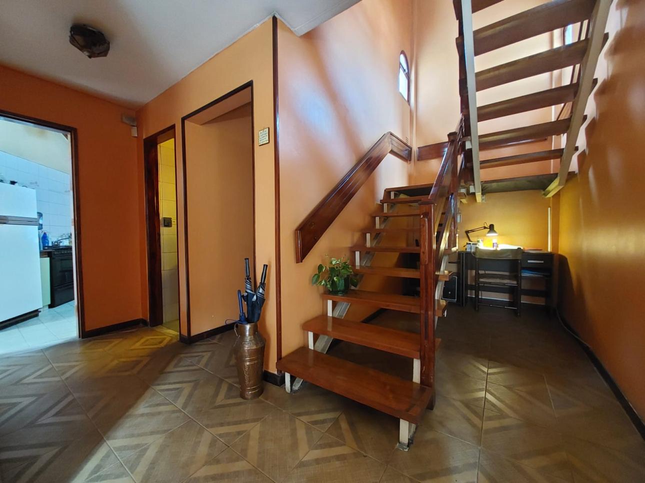 CASA 4 AMBIENTES C/GARAGE Y FONDO