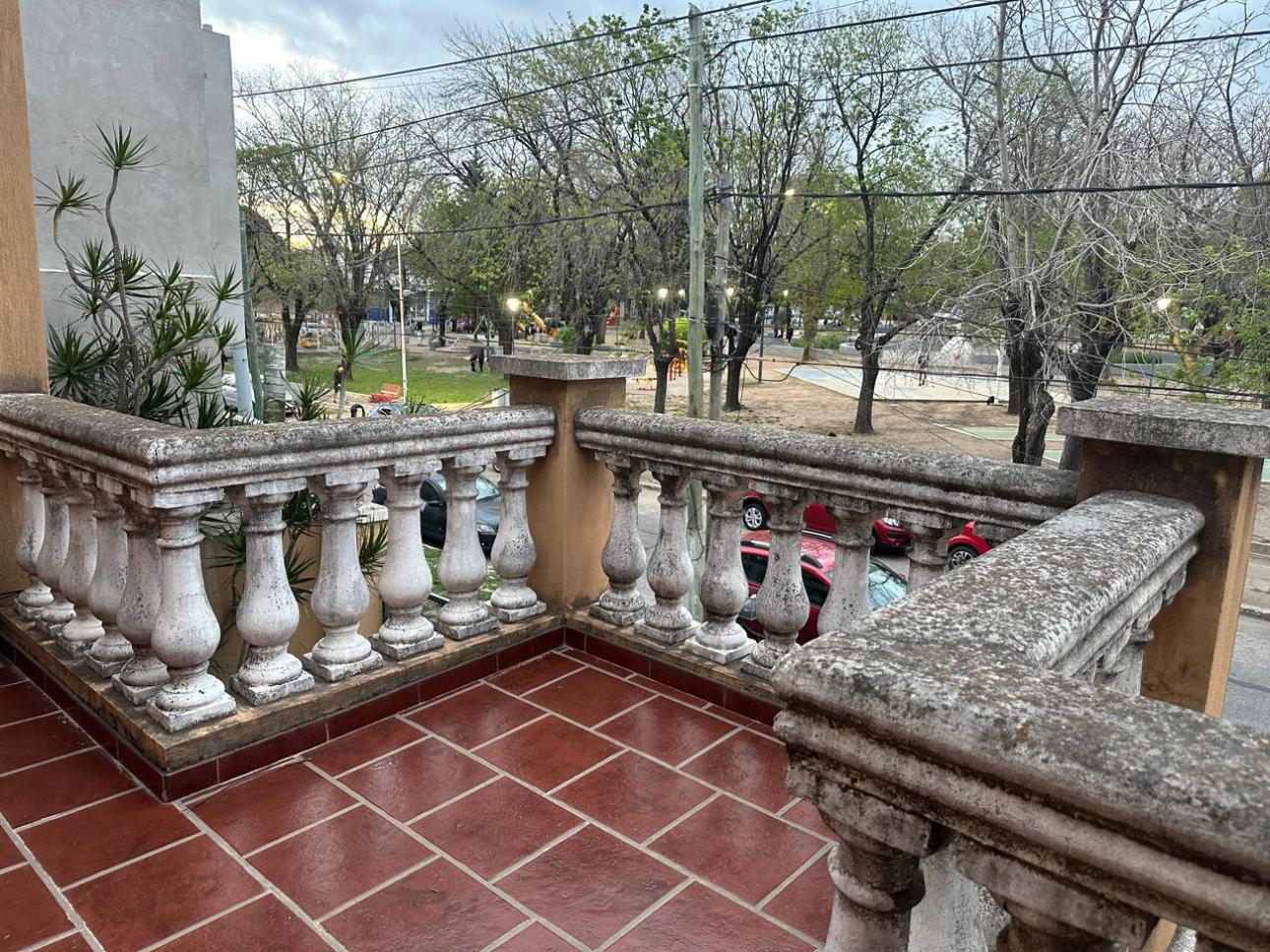 AMPLIA Y HERMOSA CASA 5 AMBIENTES