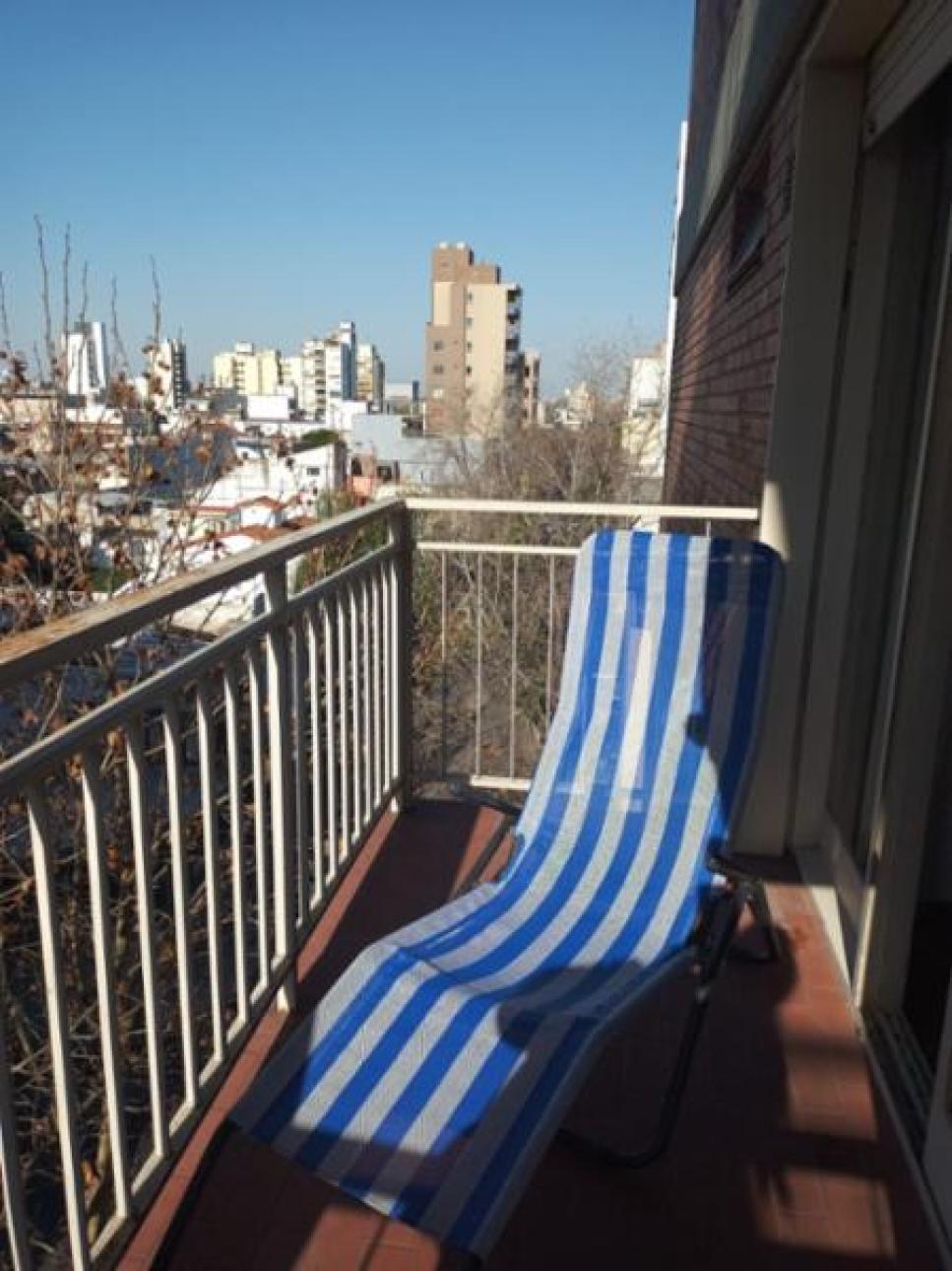 Departamento 3 amb. al frente con balcón