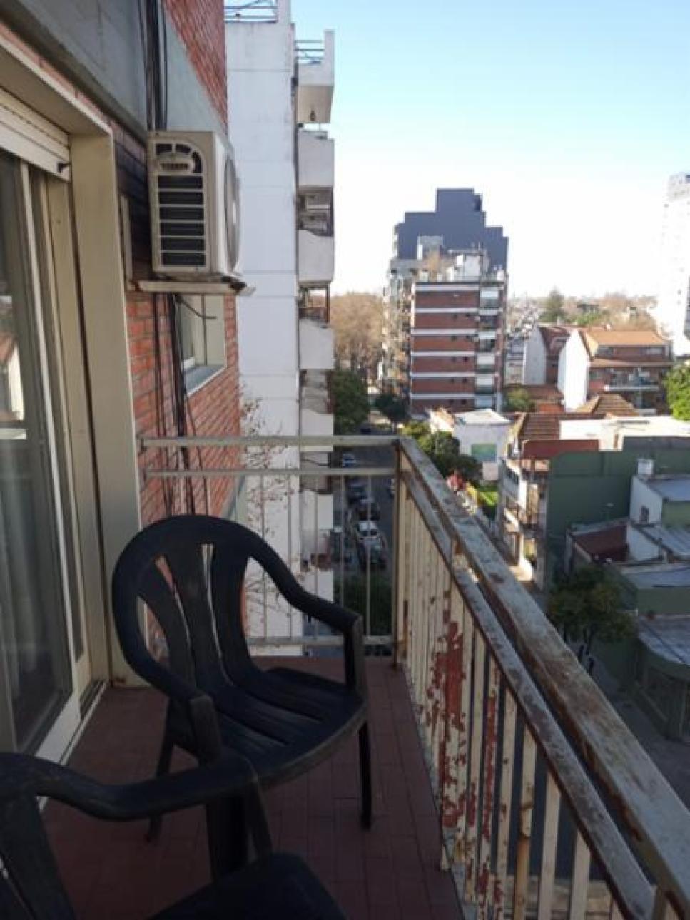 Departamento 3 amb. al frente con balcón