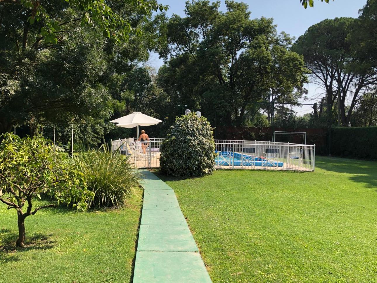 Hermosa Casa Quinta en Glew, a metros de Cap. Olivera