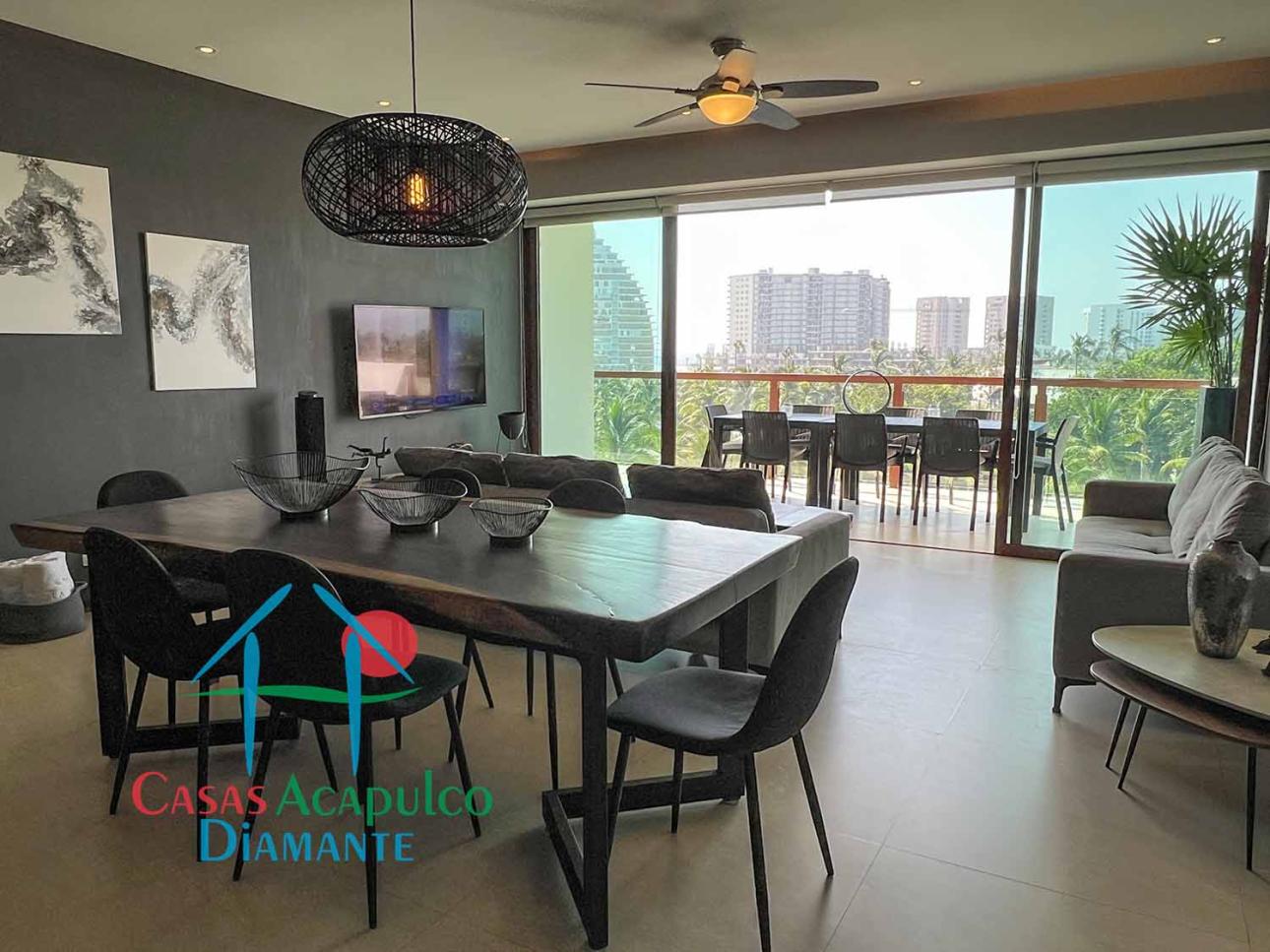 En condominio de playa. Terraza con vista a las albercas