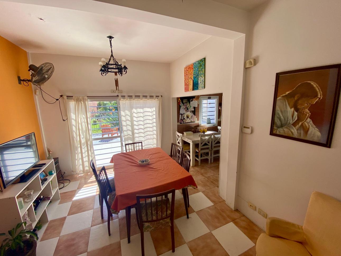 Casa de 4 amb. con jardín