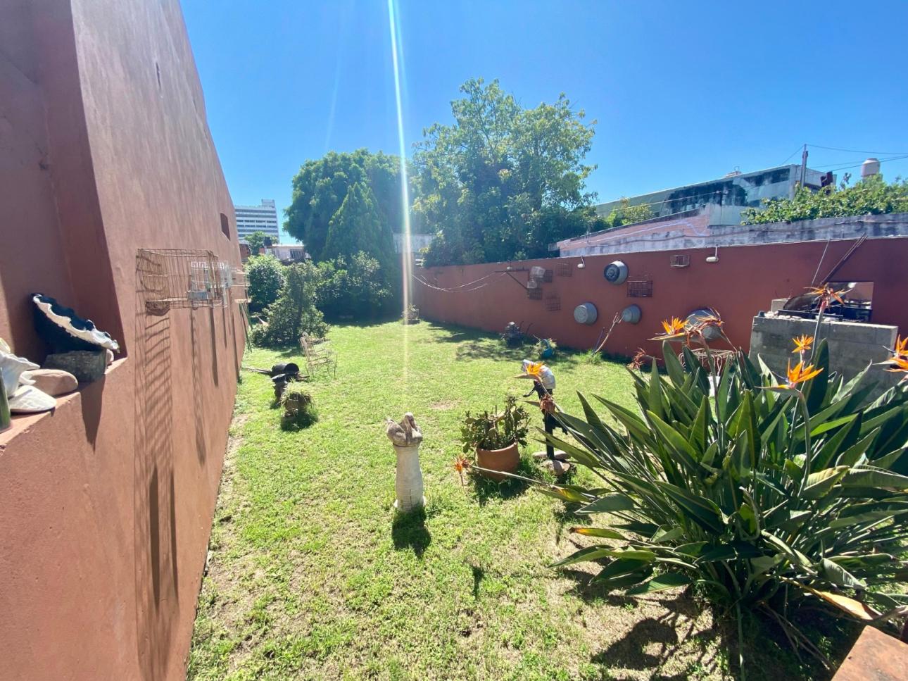 Casa de 4 amb. con jardín