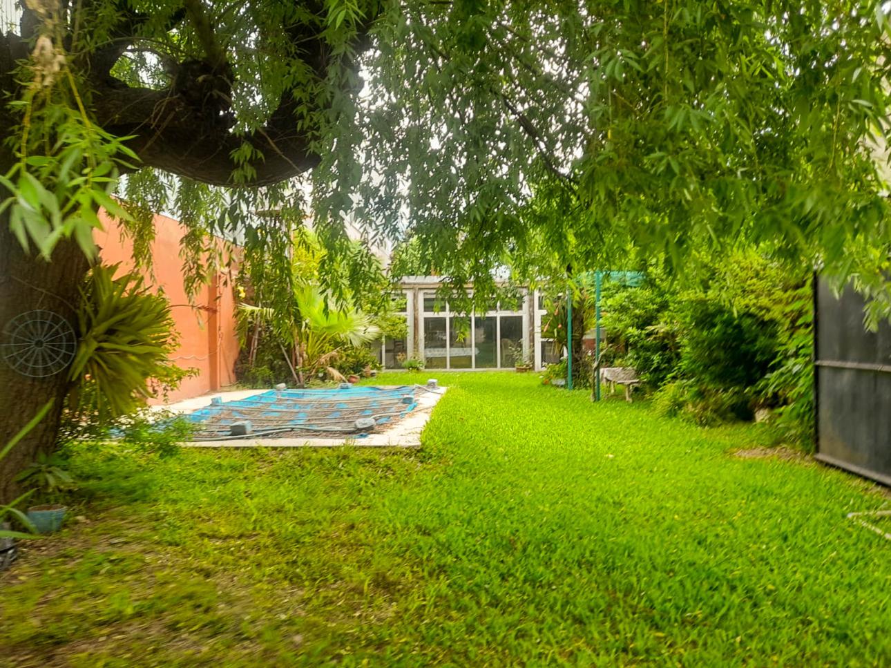 Benavidez, Casa con parque, pileta, quincho
