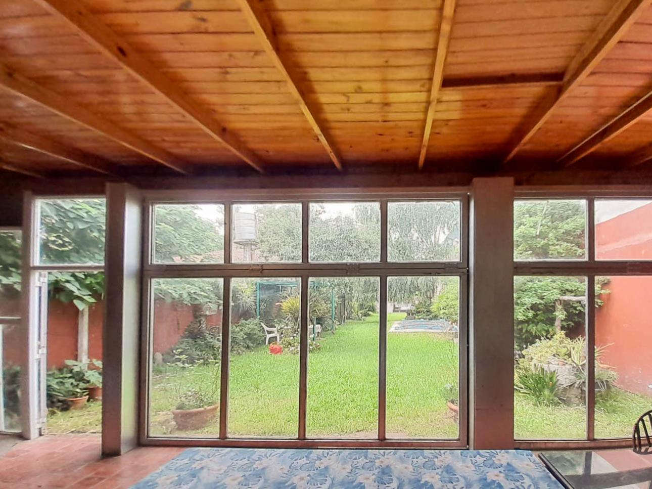 Benavidez, Casa con parque, pileta, quincho