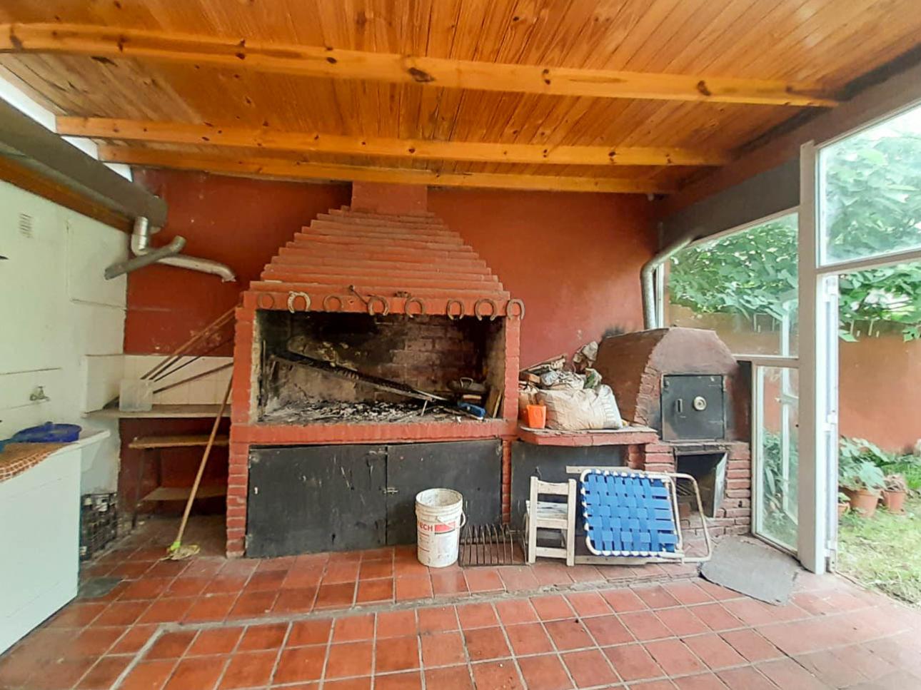 Benavidez, Casa con parque, pileta, quincho