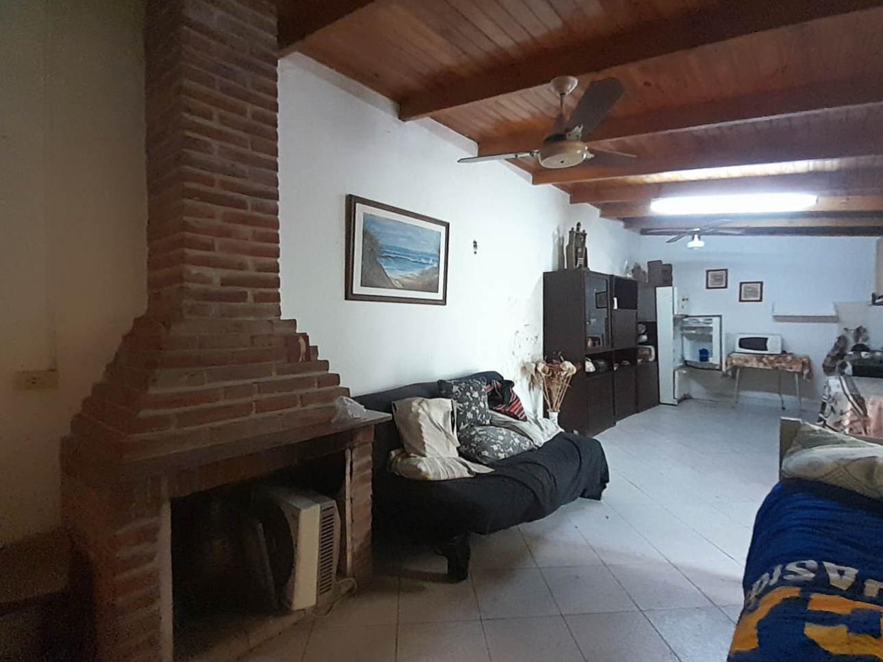 Benavidez, Casa con parque, pileta, quincho