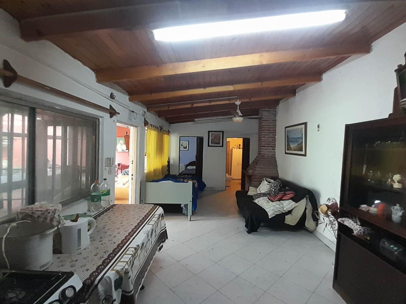 Benavidez, Casa con parque, pileta, quincho