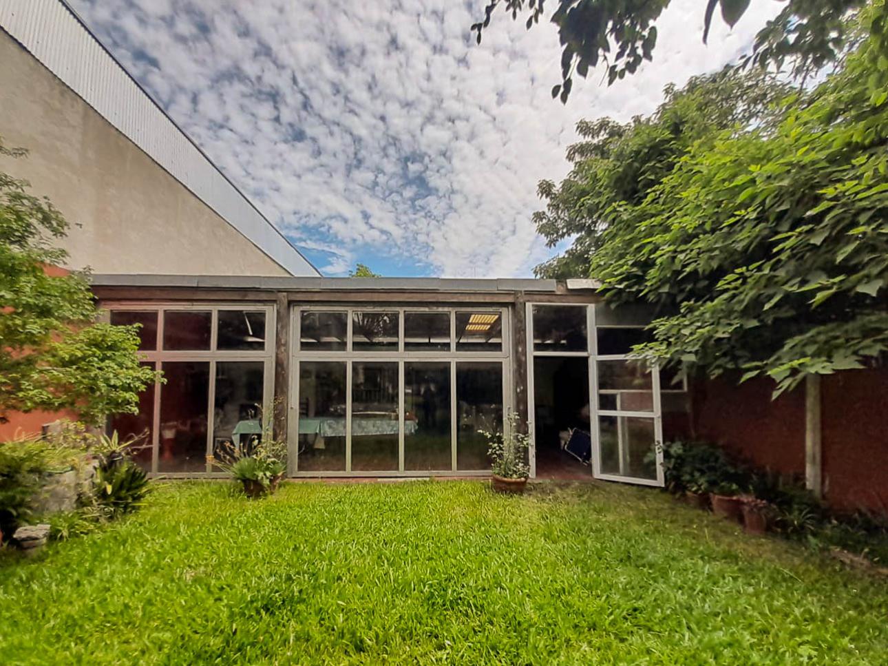 Benavidez, Casa con parque, pileta, quincho