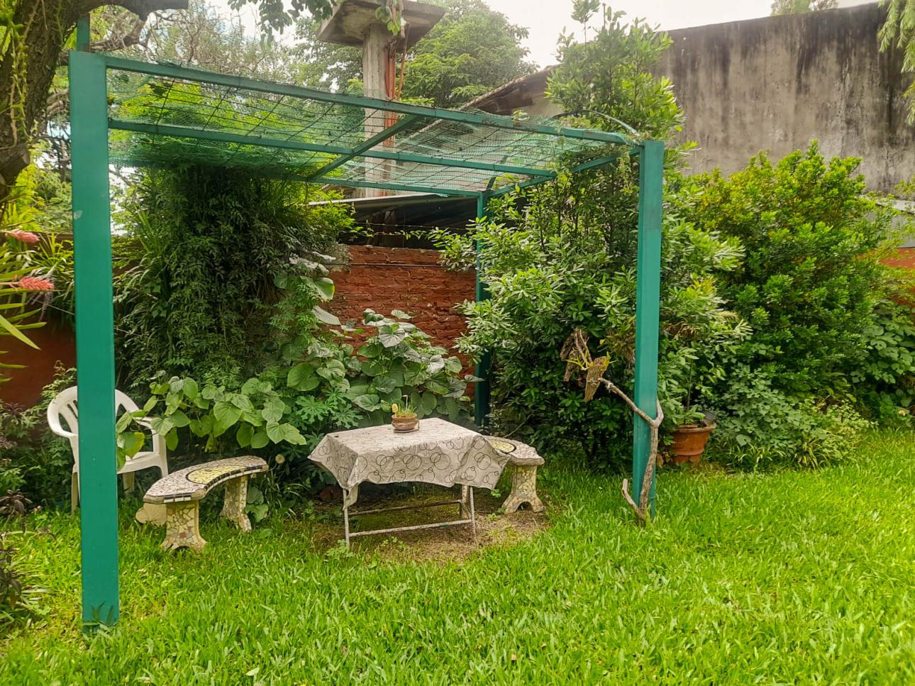 Benavidez, Casa con parque, pileta, quincho