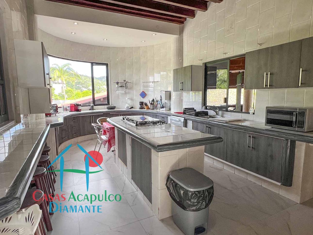 Casa con Jardín, alberca y jacuzzi