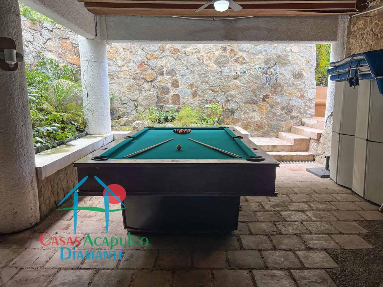 Casa con Jardín, alberca y jacuzzi