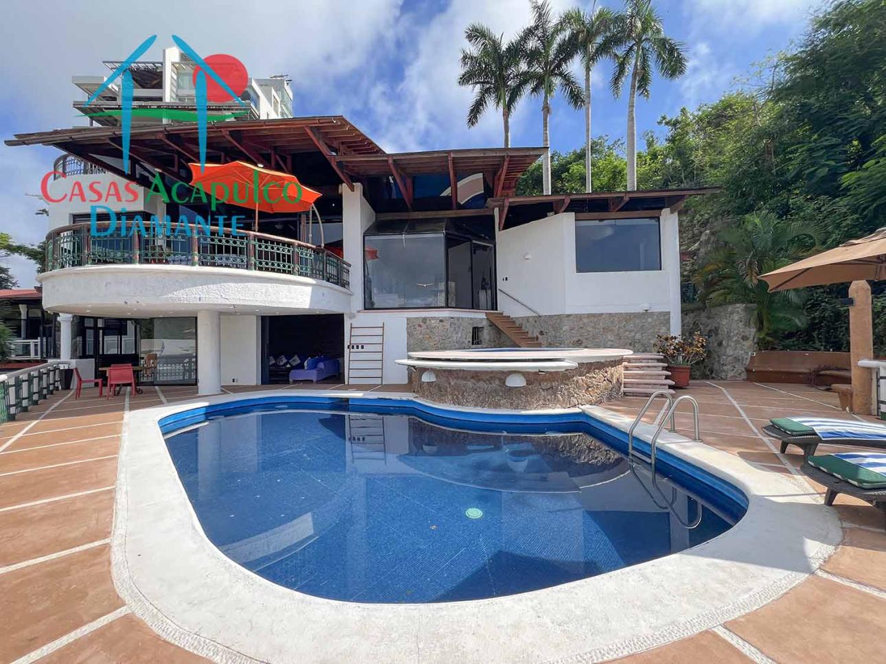Casa con Jardín, alberca y jacuzzi