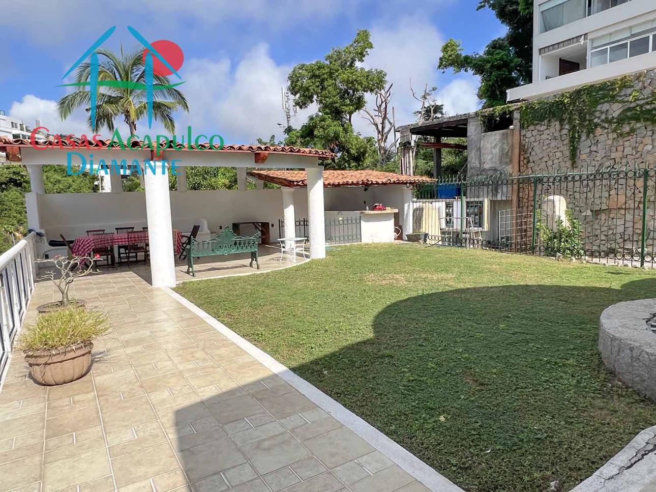 Casa con Jardín, alberca y jacuzzi