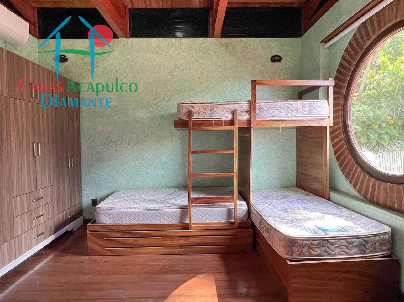 Casa con Jardín, alberca y jacuzzi