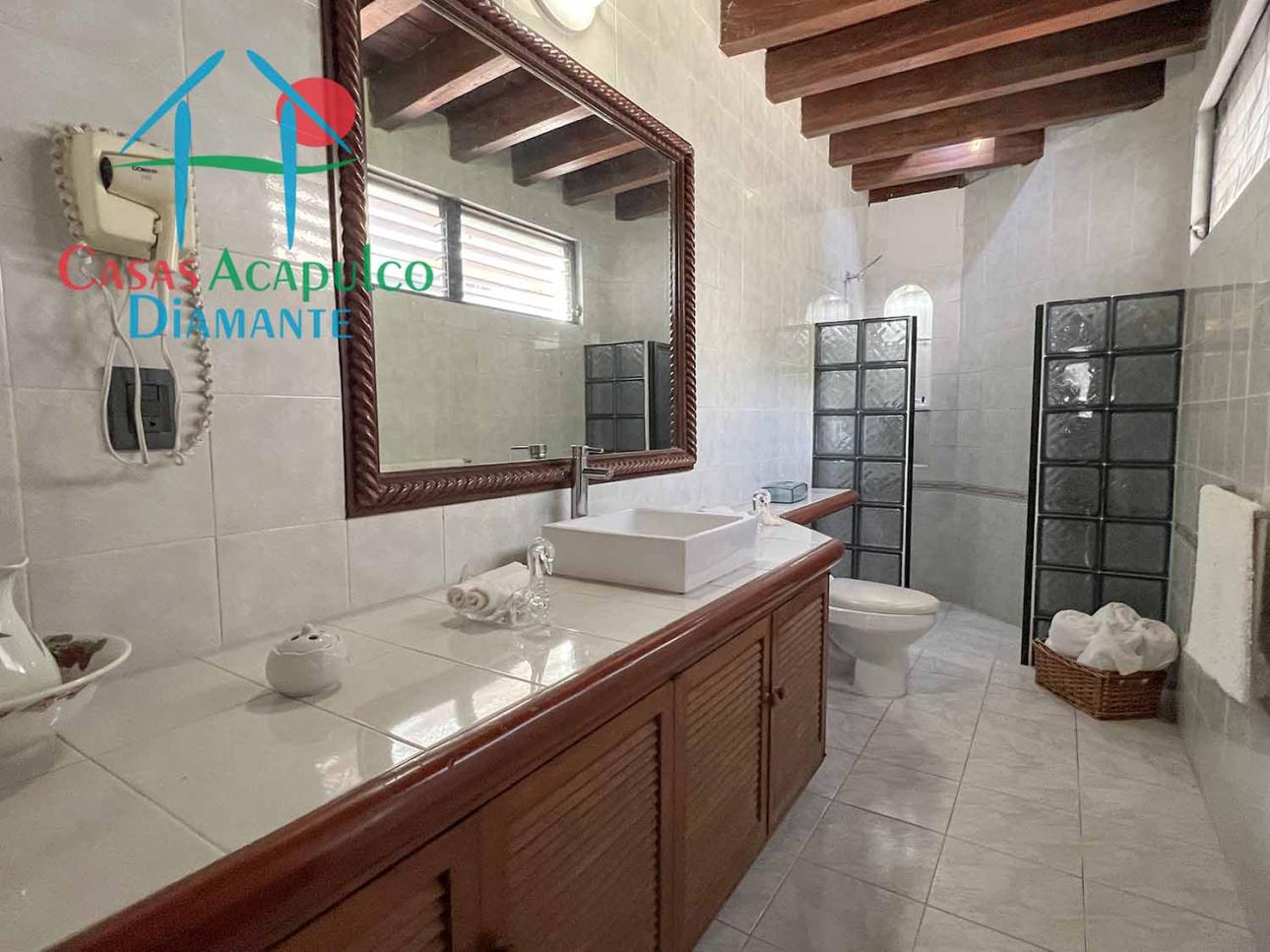 Casa con Jardín, alberca y jacuzzi
